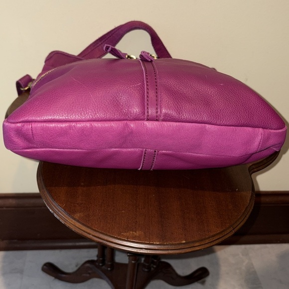 Fossil  Shoulder/ Crossbody bag Gen leather   Gorgeous raspberry  fold over flap - Picture 10 of 17